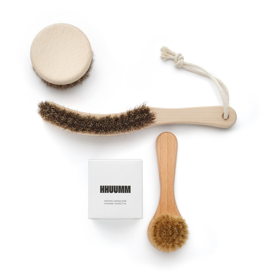 Gift Set: Massage Brushes And Soy Candle